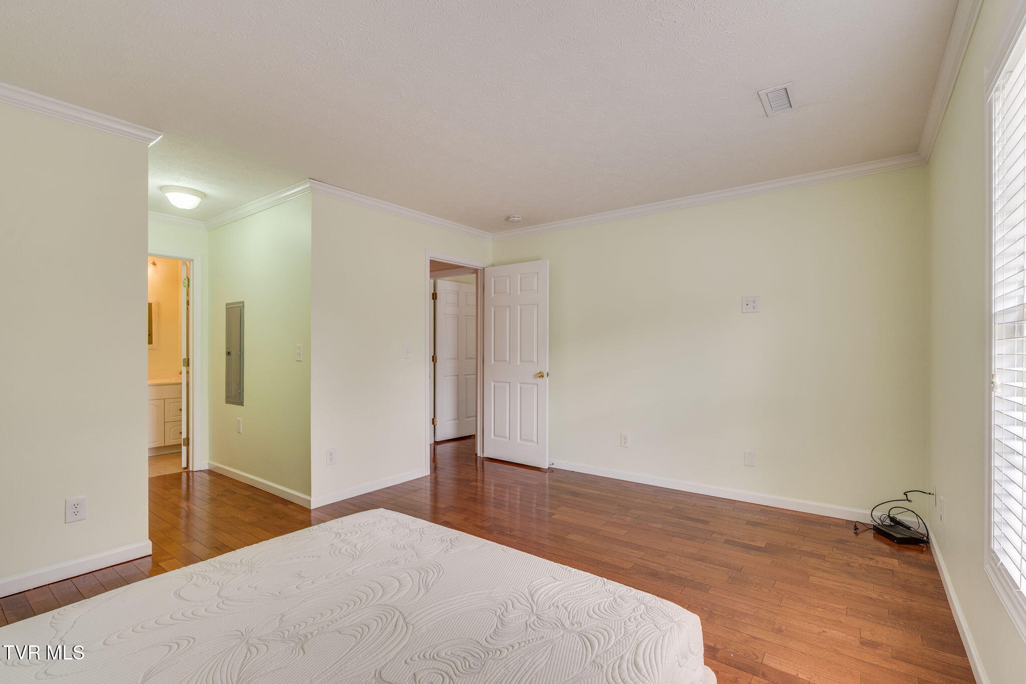703 North Main Street, Unit 10 Elizabethton, TN 37643 - Photo 16 of 28 014