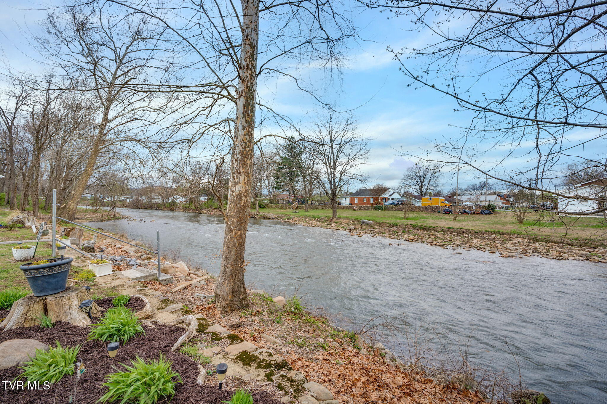 703 North Main Street, Unit 10 Elizabethton, TN 37643 - Photo 2 of 28 024