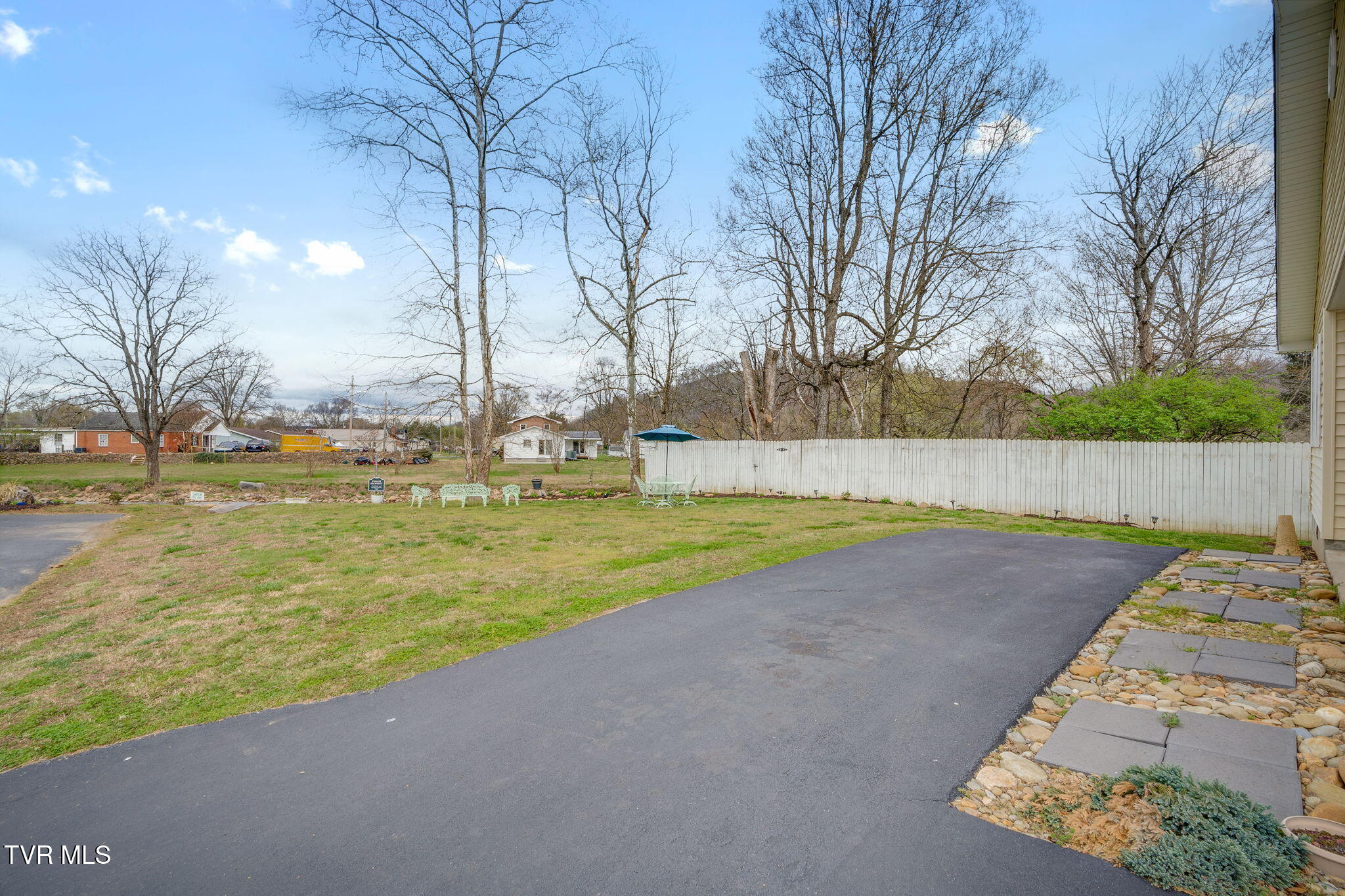 703 North Main Street, Unit 10 Elizabethton, TN 37643 - Photo 25 of 28 023