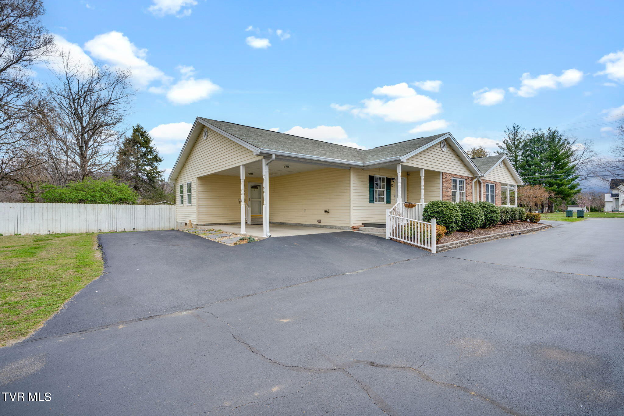 703 North Main Street, Unit 10 Elizabethton, TN 37643 - Photo 4 of 28 002