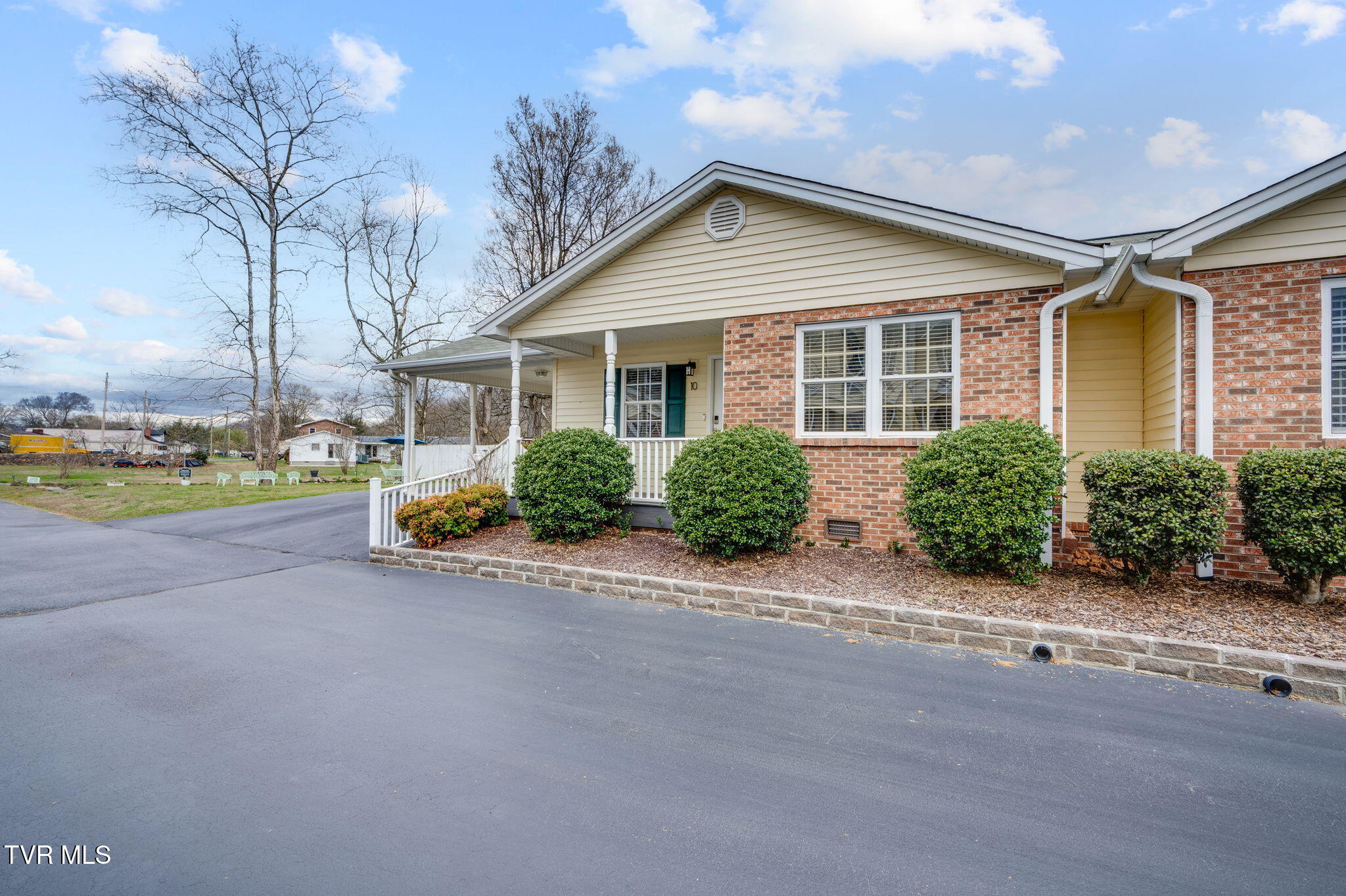 703 North Main Street, Unit 10 Elizabethton, TN 37643 - Photo 5 of 28 003