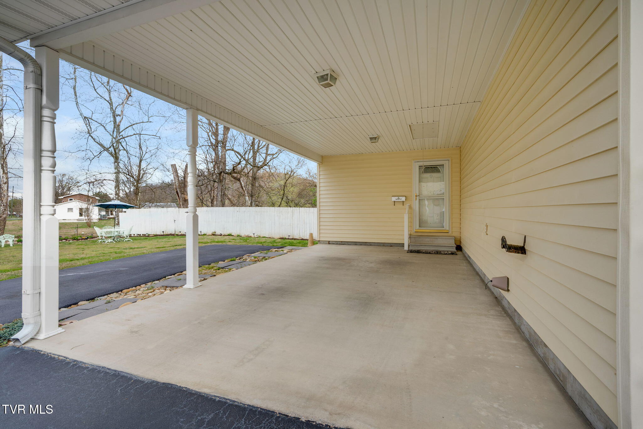 703 North Main Street, Unit 10 Elizabethton, TN 37643 - Photo 6 of 28 004