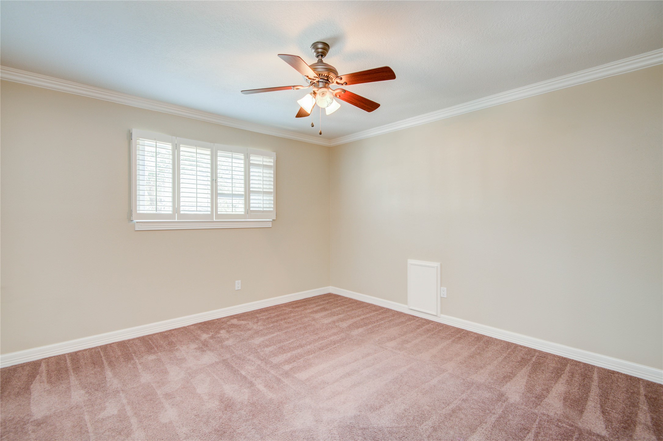 8906 Herts Road Spring, TX 77379 - Photo 40 of 43 an empty room with window and ceiling fan