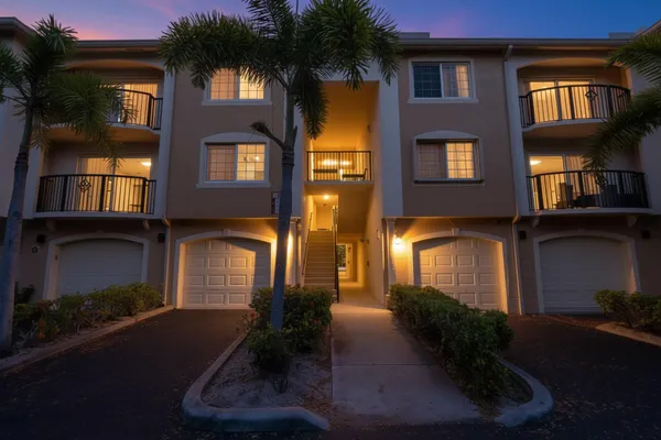 $2,425 | 400 Crestwood Court North, Unit 420, Royal Palm Beach, FL 33411