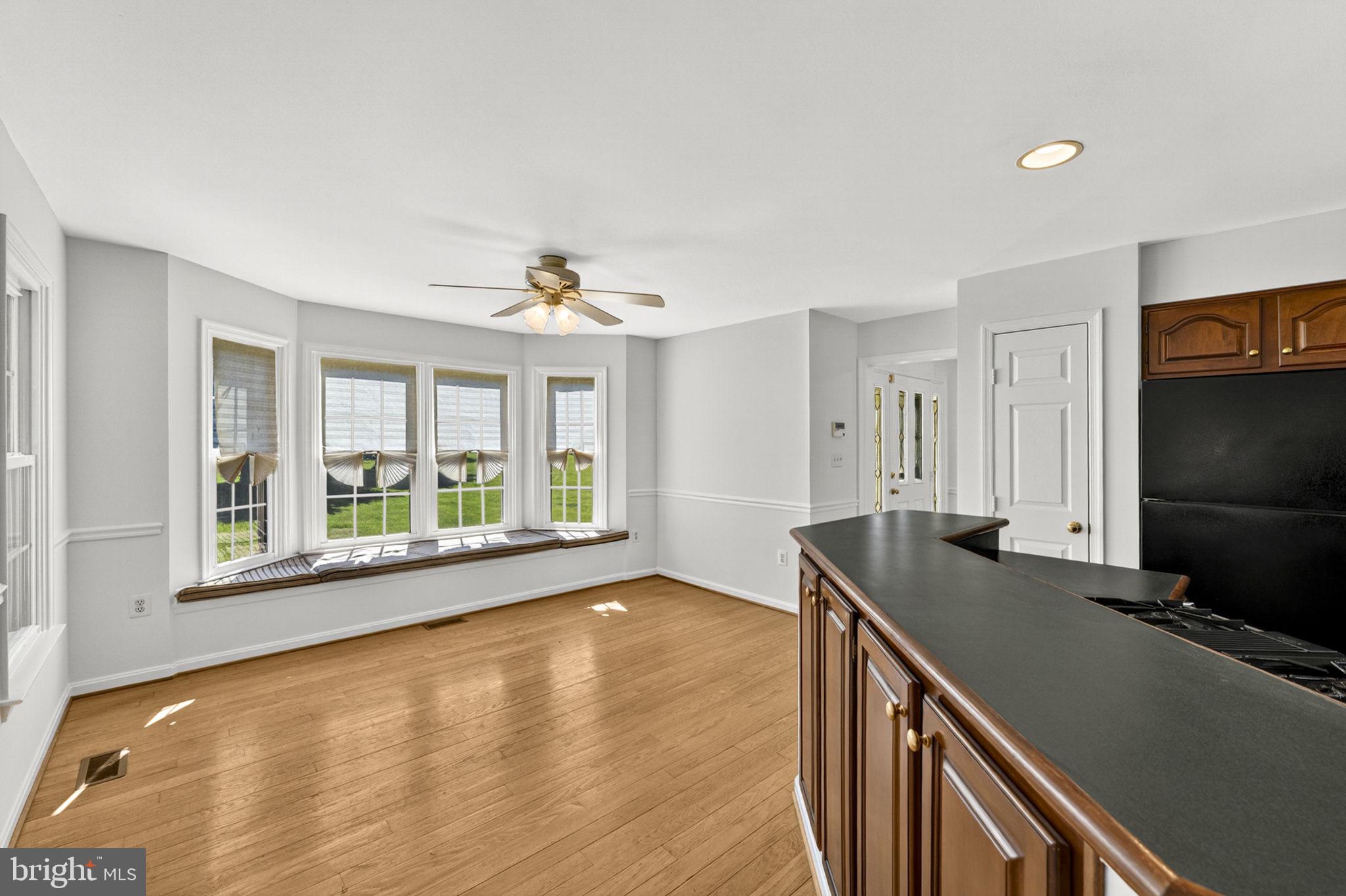 35130 Paxson Road Round Hill, VA 20141 - Photo 17 of 56 Dining Area with large bay window