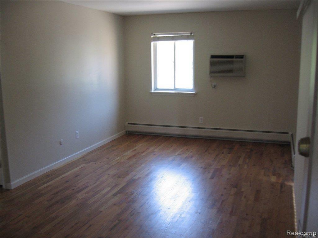 1719 East 14 Mile Road Birmingham, MI 48009 - Photo 3 of 11