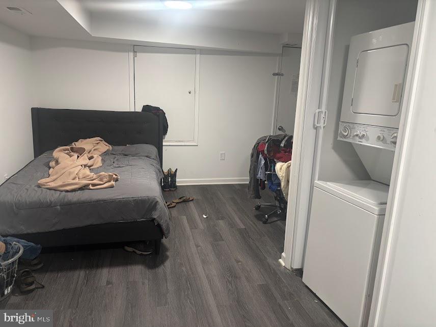 7014 Belclare Road Baltimore, MD 21222 - Photo 12 of 15 a living room with furniture and a wooden floor