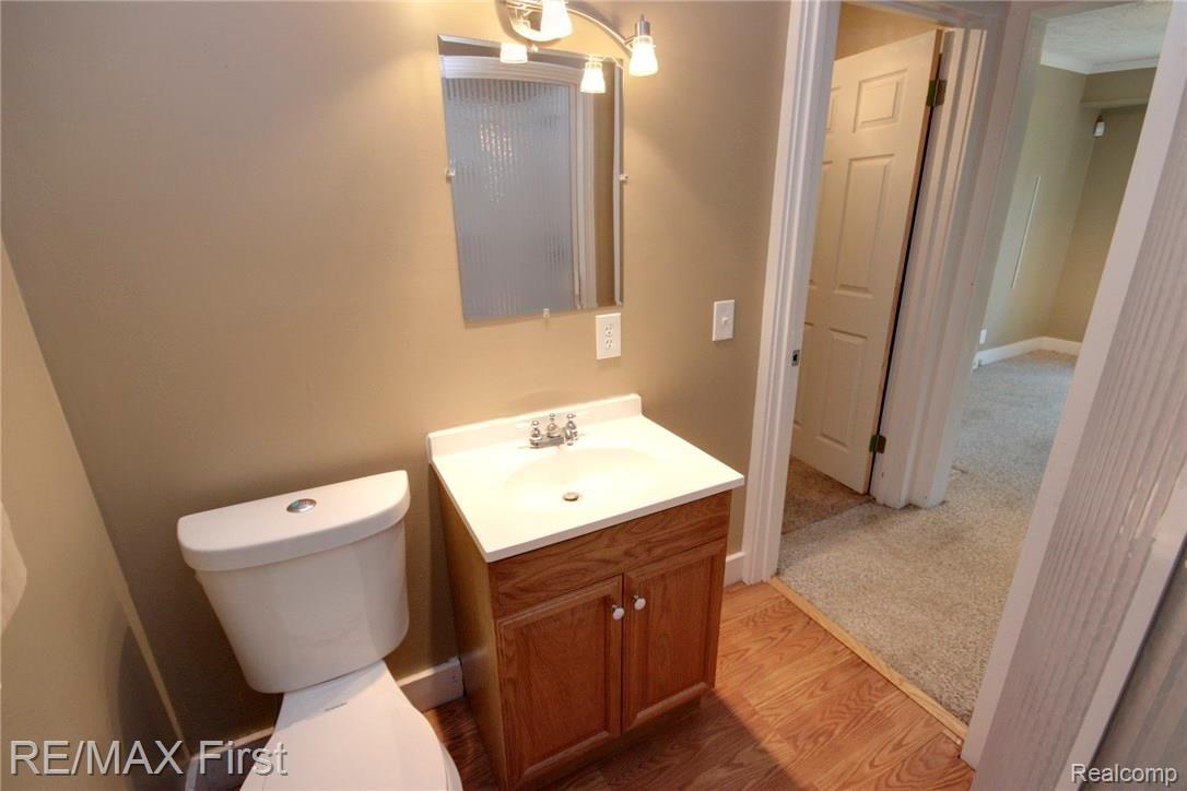 174 West Rundell Street Pontiac, MI 48342 - Photo 11 of 28 Bathroom View 2
