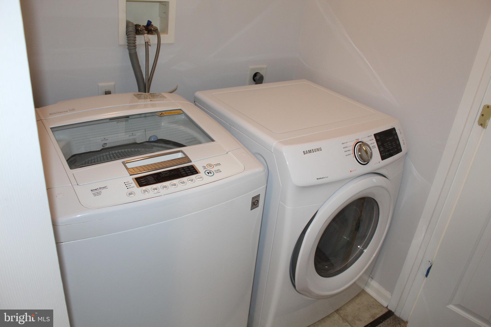 15 Ryan Court Telford, PA 18969 - Photo 25 of 26 a utility room with dryer and washer