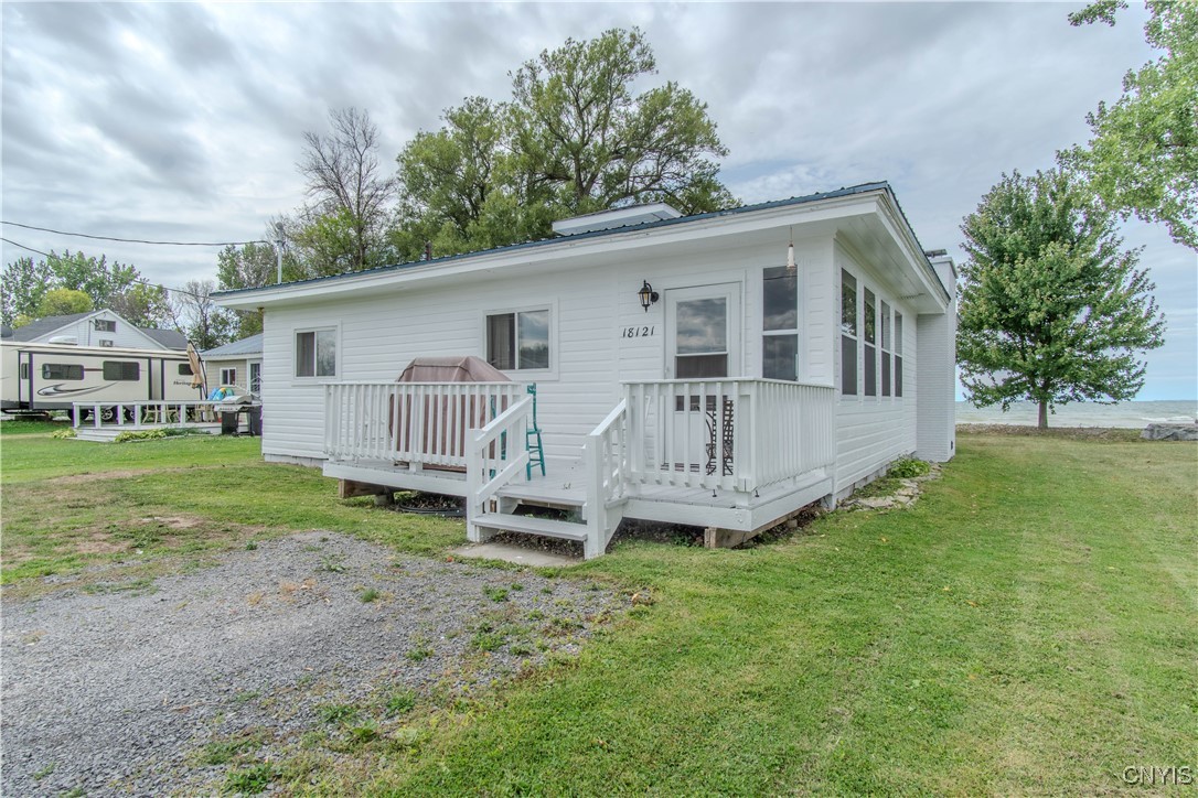 18121 Howes Shore Road Sackets Harbor, NY 13685 - Photo 32 of 40