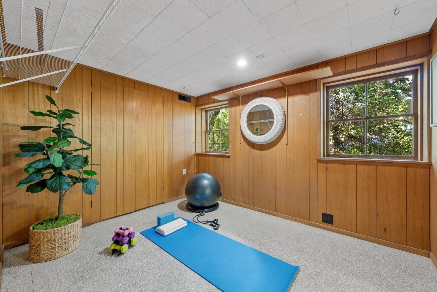 410 Fulton Road San Mateo, CA 94402 - Photo 35 of 49 a workspace with furniture and a window