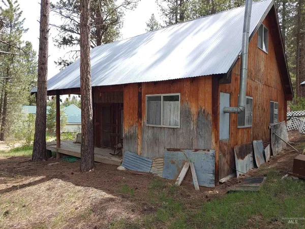 $109,000 | 330 Gibbs Circle, Placerville, ID 83666