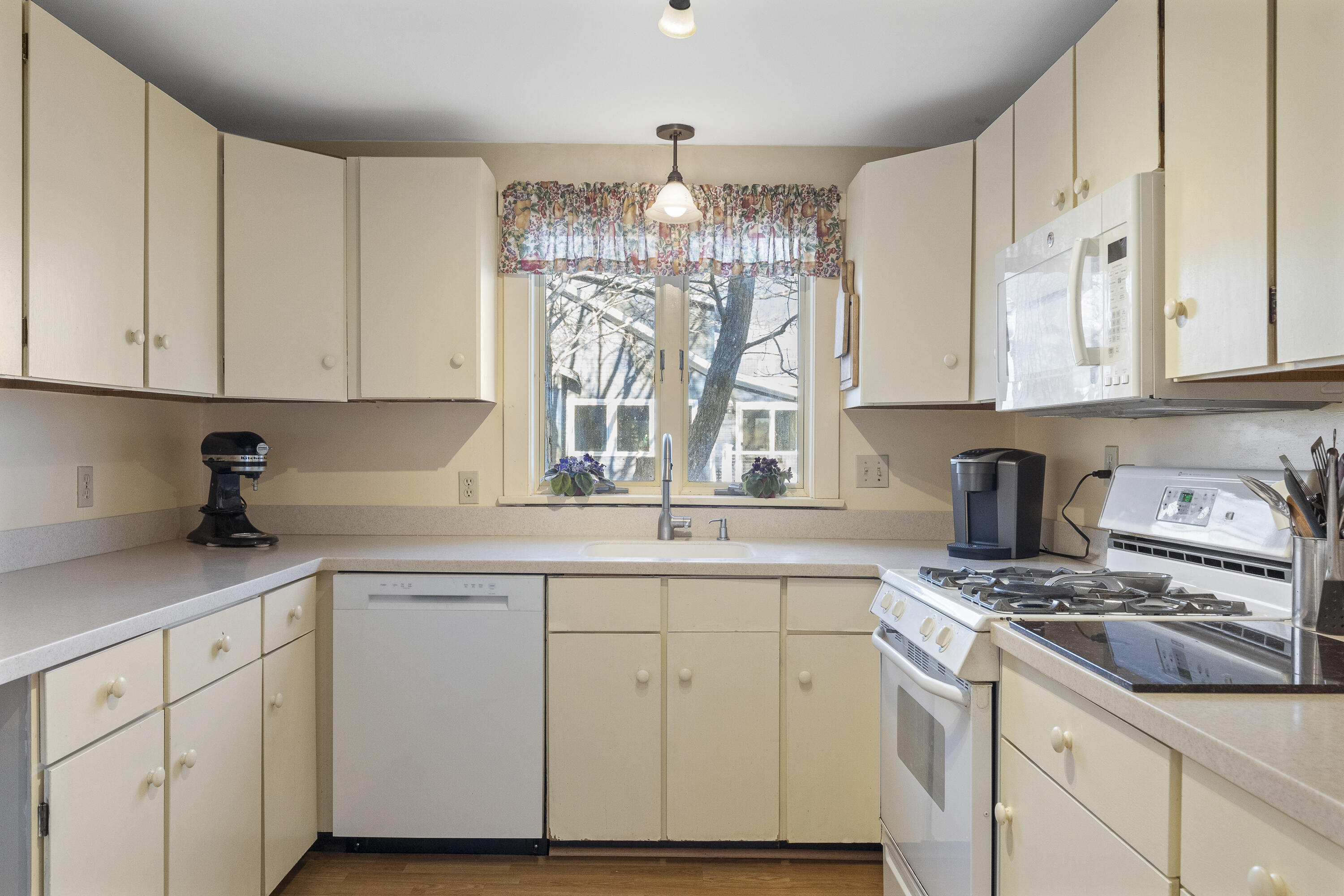 317 Highway 32 Chamberlain, ME 04541 - Photo 23 of 51 Kitchen