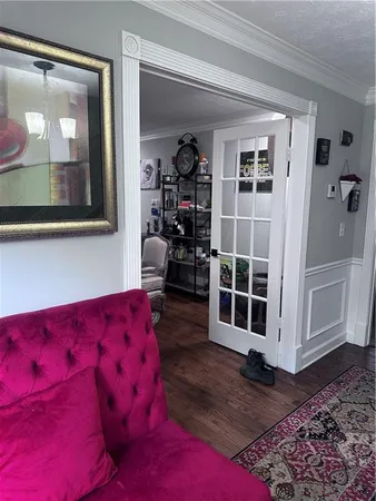 a view of livingroom with furniture