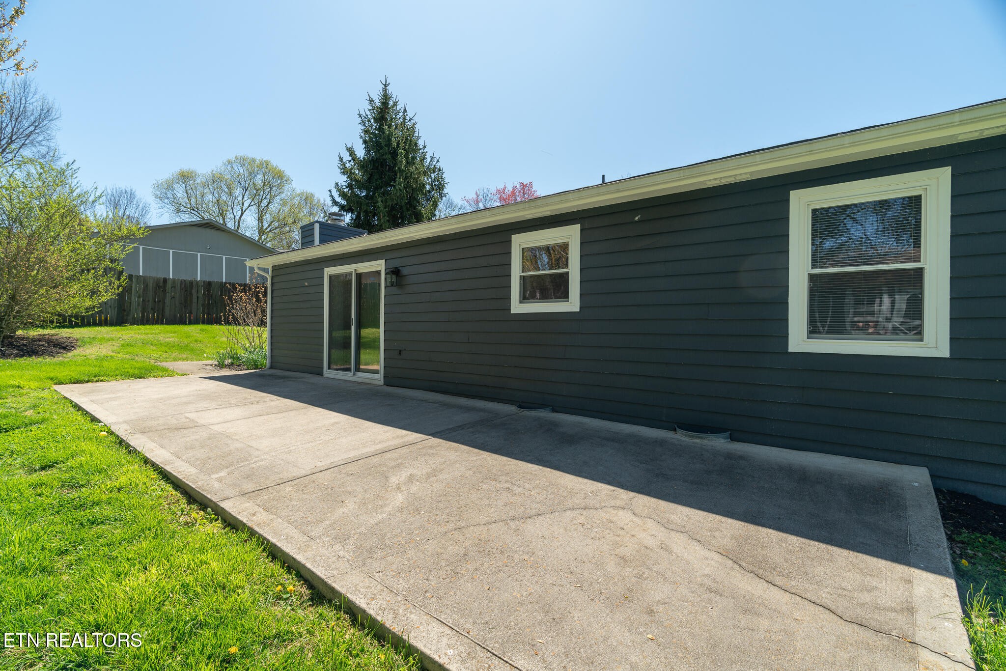 520 Harrow Road Knoxville, TN 37934 - Photo 35 of 42 a backyard of a house with lots of green space