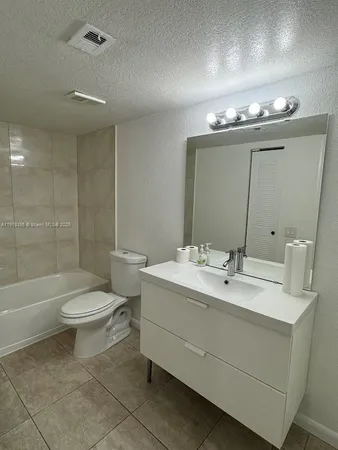 $1,950 | 12430 Vista Isles Drive, Unit 1325, Sunrise, FL 33325