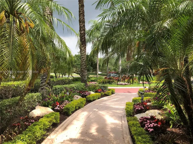 $1,950 | 12430 Vista Isles Drive, Unit 1325, Sunrise, FL 33325