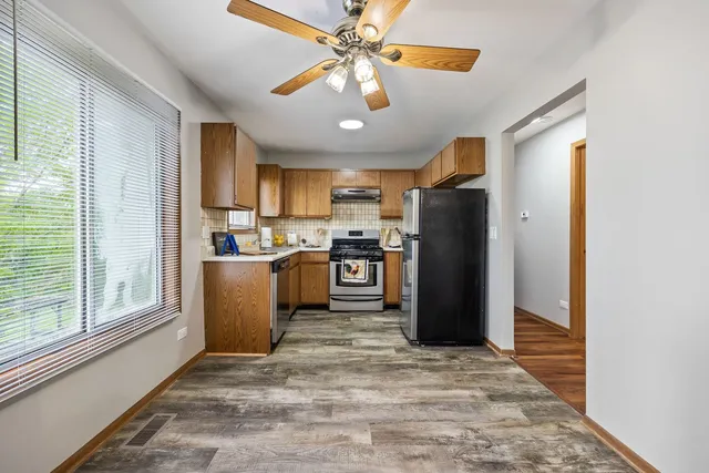 $2,225 | 35 Terry Drive, Unit D, Roselle, IL 60172