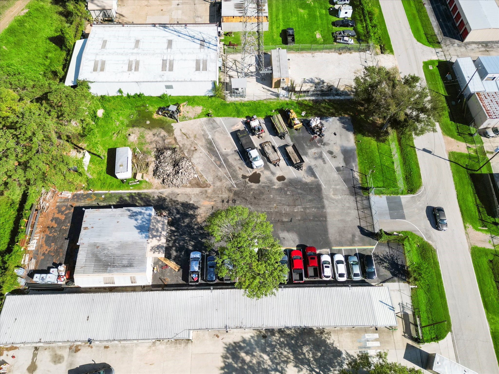 9902 Franklin Road Houston, TX 77070 - Photo 39 of 43 an outdoor space with seating area and trees