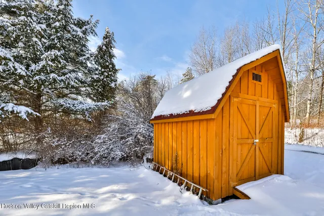 a view of a walk in closet