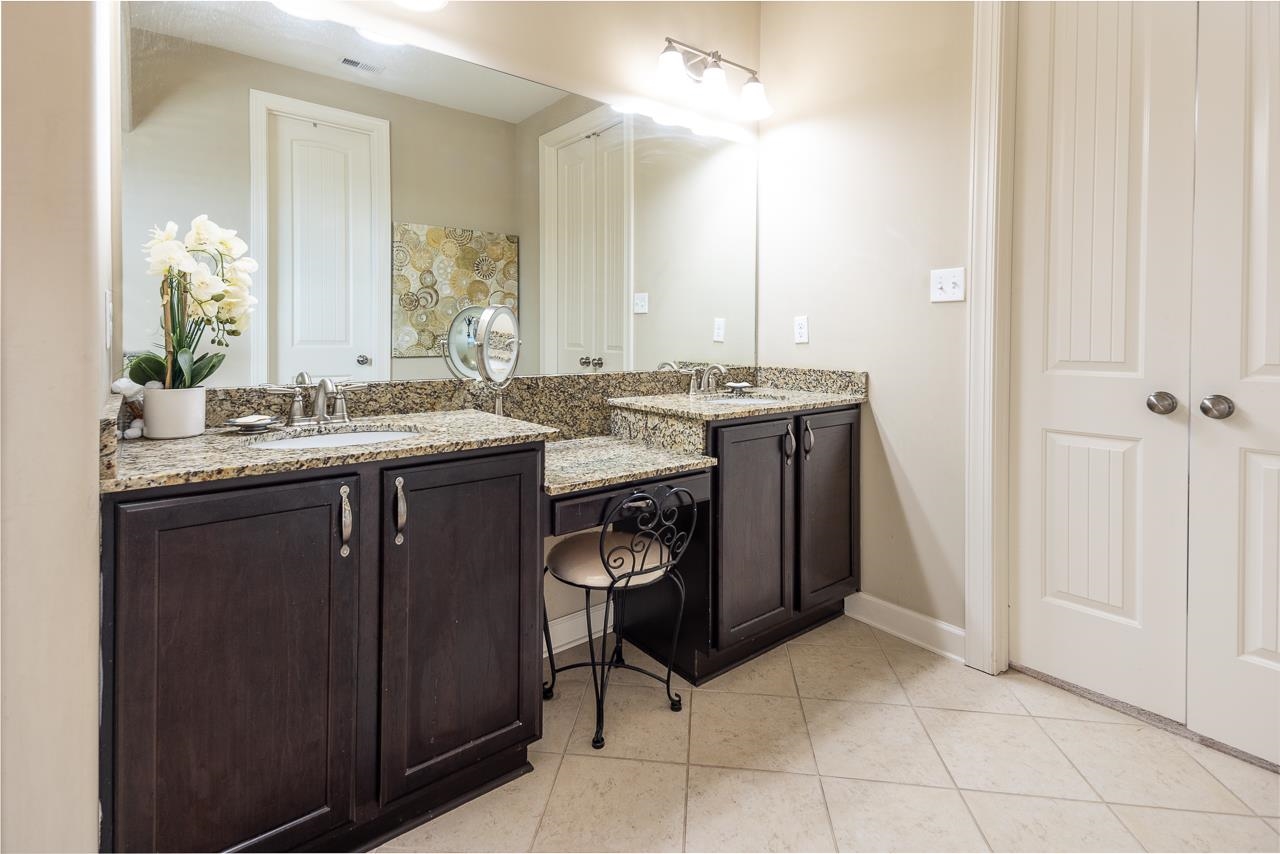 771 Six Oaks Lane Collierville, TN 38017 - Photo 14 of 25 a kitchen with a sink stove and cabinets