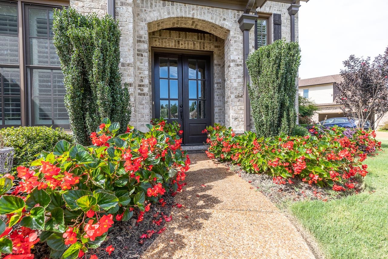 771 Six Oaks Lane Collierville, TN 38017 - Photo 2 of 25 a view of a wooden house with a flower garden