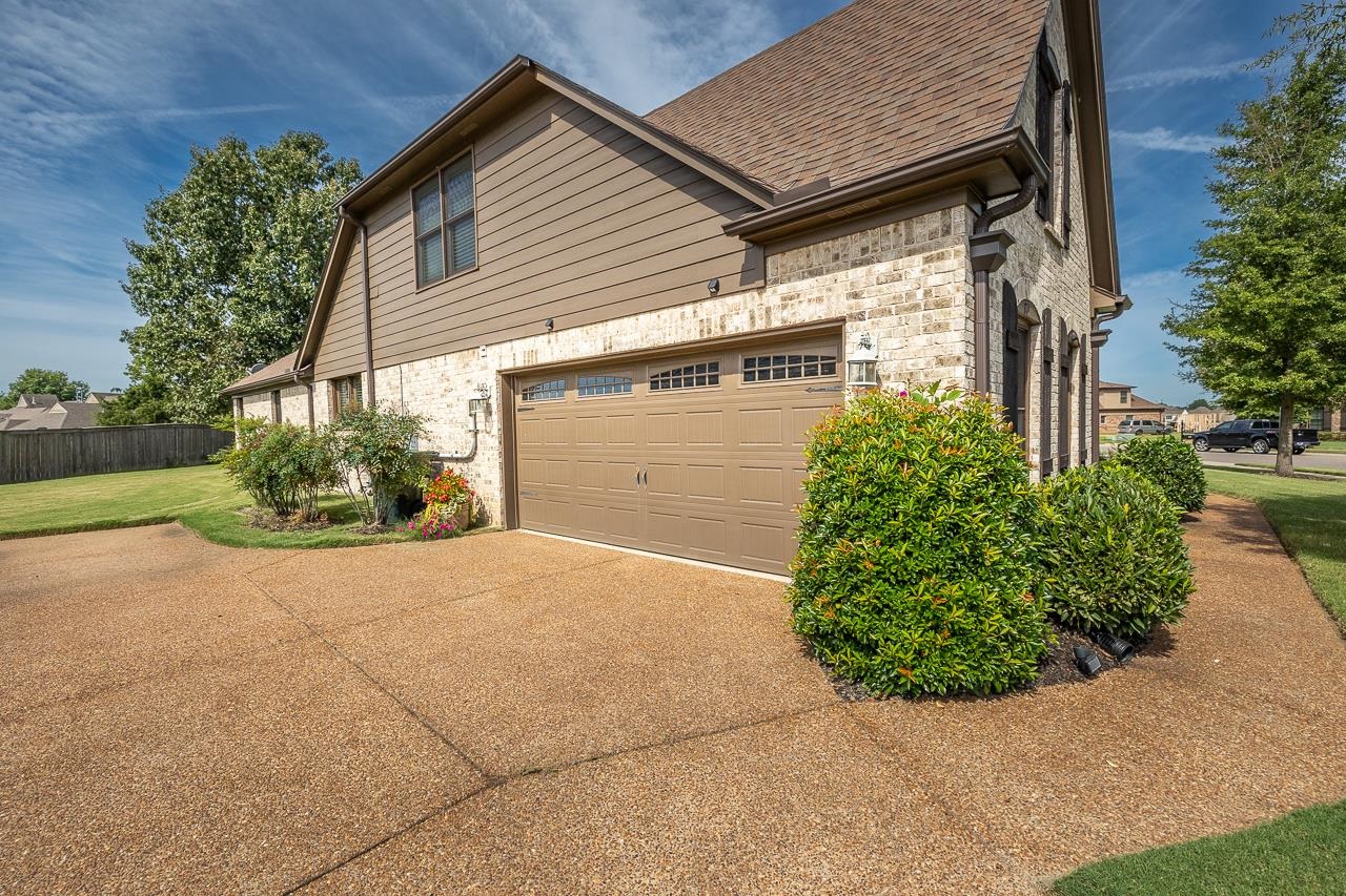 771 Six Oaks Lane Collierville, TN 38017 - Photo 21 of 25 a view of a backyard with plants