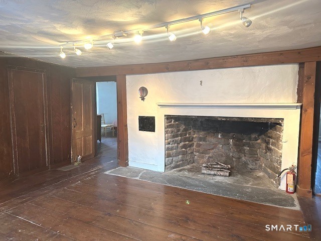 110 East Main Street Clinton, CT 06413 - Photo 8 of 40 Great Room