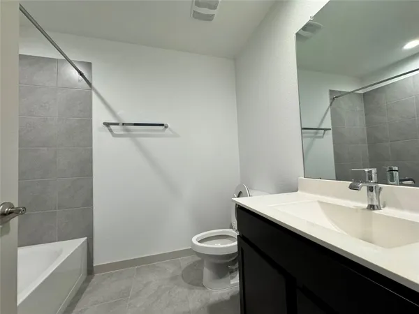 $2,500 | 3322 Silverton Drive, Katy, TX 77494