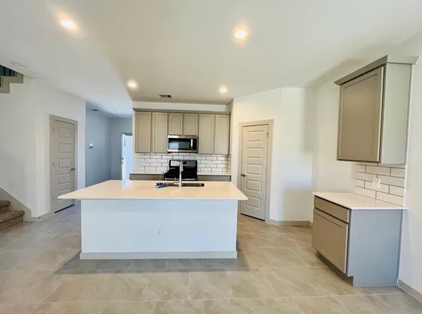 $2,500 | 3322 Silverton Drive, Katy, TX 77494