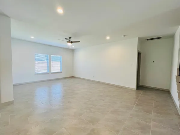 $2,500 | 3322 Silverton Drive, Katy, TX 77494