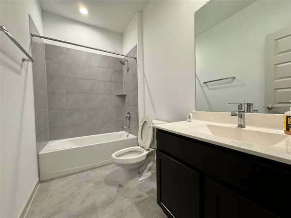 $2,500 | 3322 Silverton Drive, Katy, TX 77494