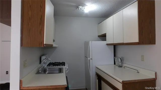 $1,800 | 502 Barclay Manor, Newburgh, NY 12550