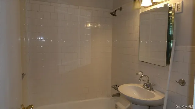 $1,800 | 502 Barclay Manor, Newburgh, NY 12550