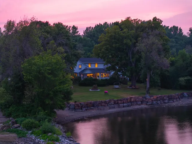 $1,188,000 | 283 North End Road East, North Hero, VT 05474