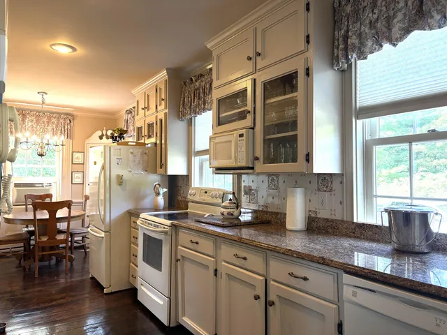 $1,188,000 | 283 North End Road East, North Hero, VT 05474