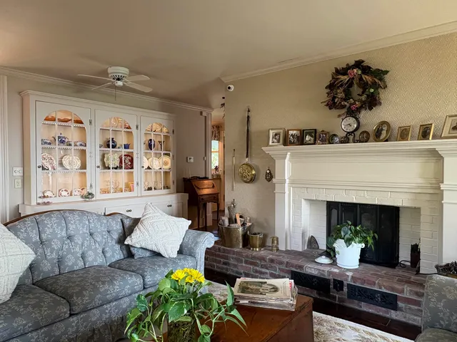 $1,188,000 | 283 North End Road East, North Hero, VT 05474