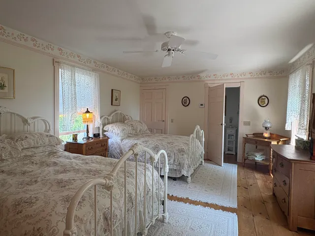 $1,188,000 | 283 North End Road East, North Hero, VT 05474