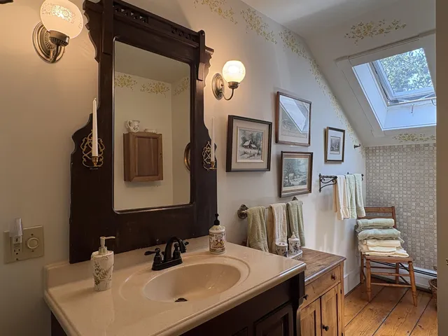 $1,188,000 | 283 North End Road East, North Hero, VT 05474