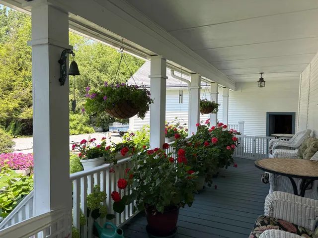 $1,188,000 | 283 North End Road East, North Hero, VT 05474