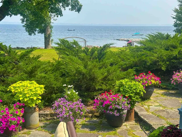 $1,188,000 | 283 North End Road East, North Hero, VT 05474