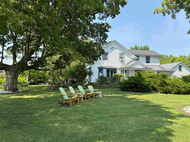 $1,188,000 | 283 North End Road East, North Hero, VT 05474