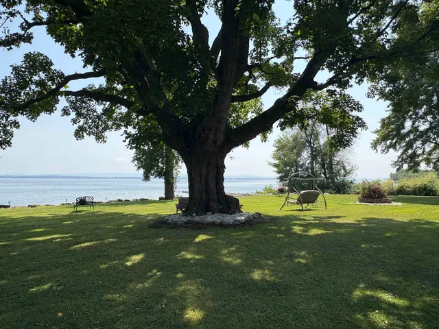 $1,188,000 | 283 North End Road East, North Hero, VT 05474