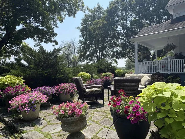 $1,188,000 | 283 North End Road East, North Hero, VT 05474