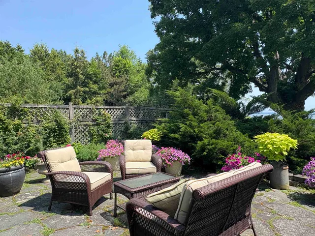 $1,188,000 | 283 North End Road East, North Hero, VT 05474