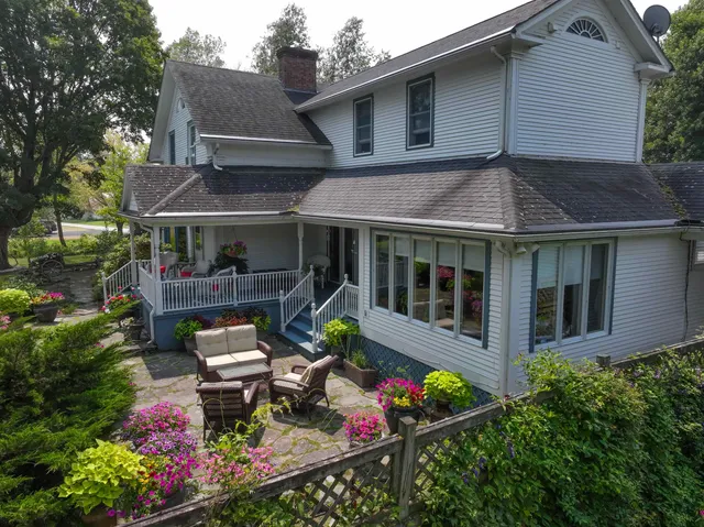 $1,188,000 | 283 North End Road East, North Hero, VT 05474