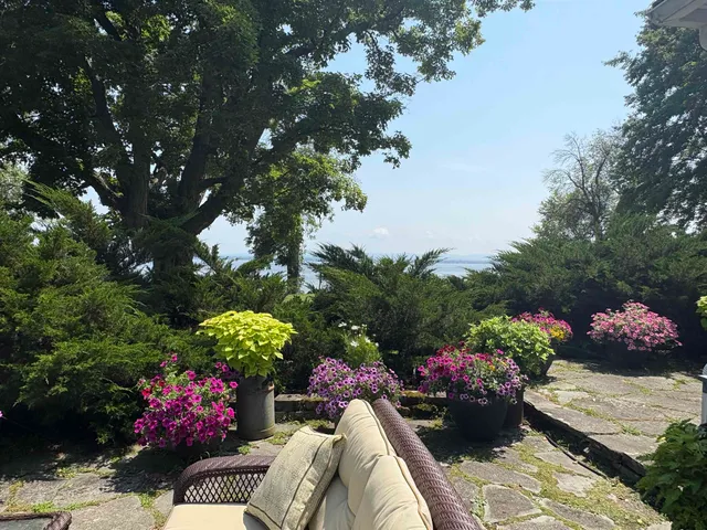 $1,188,000 | 283 North End Road East, North Hero, VT 05474