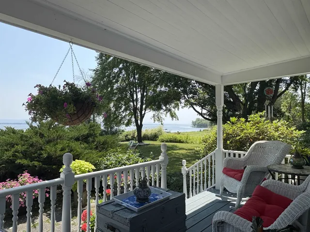 $1,188,000 | 283 North End Road East, North Hero, VT 05474