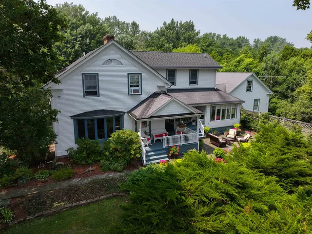$1,188,000 | 283 North End Road East, North Hero, VT 05474