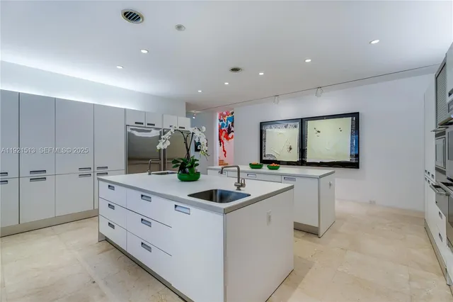 $26,000,000 | 5 Harbor Point, Key Biscayne, FL 33149